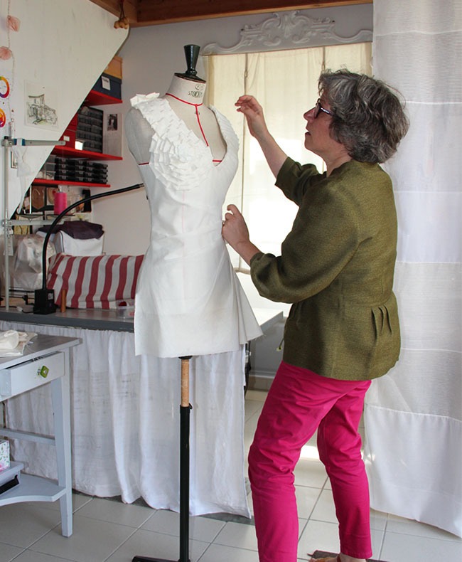 Marie dans son atelier Cours de couture près de Niort